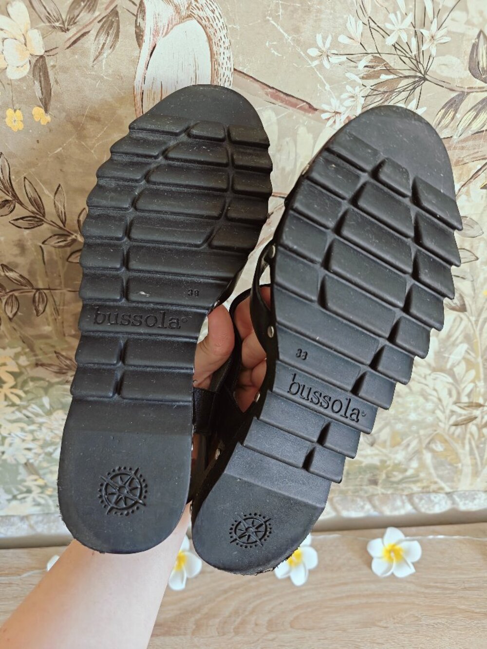 Bussola Black Leather Strappy Lug Sole Comfort Sandals EU 38 - Picture 6 of 7